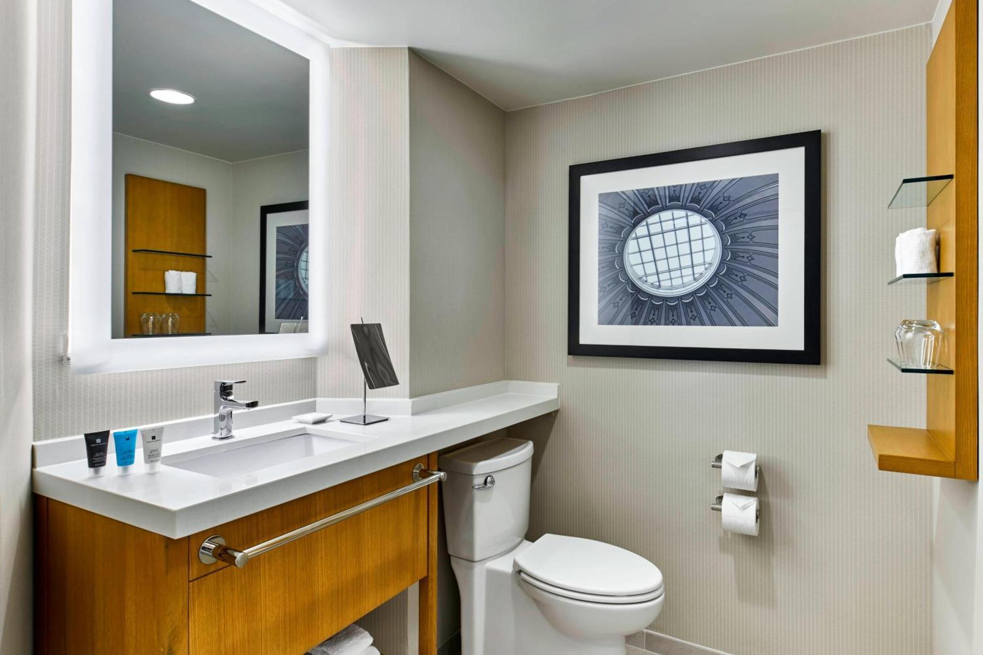 Delta Hotels By Marriott Richmond Downtown Esterno foto