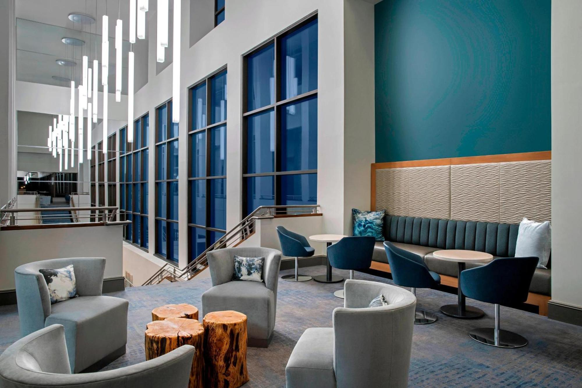 Delta Hotels By Marriott Richmond Downtown Esterno foto