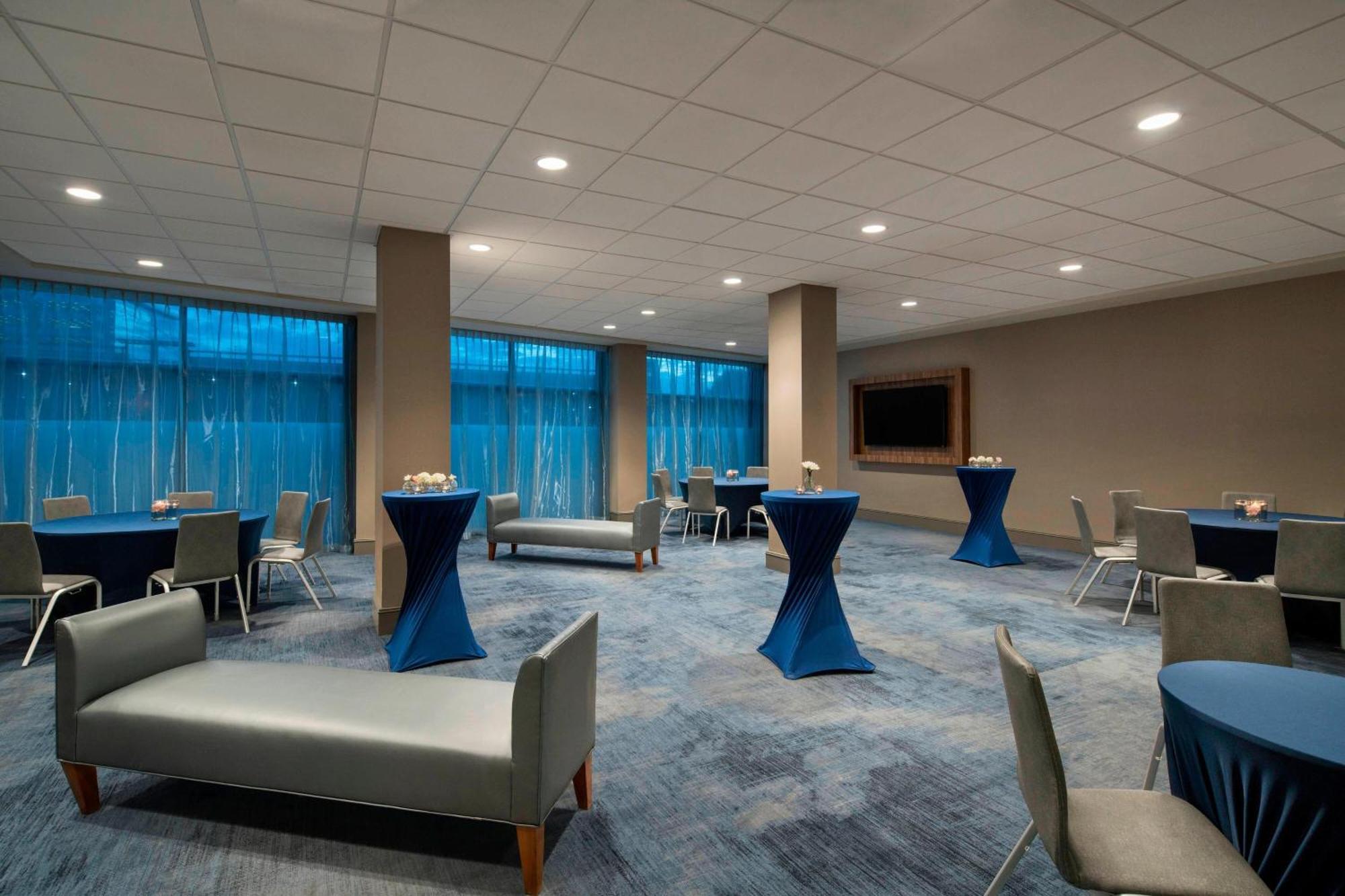 Delta Hotels By Marriott Richmond Downtown Esterno foto