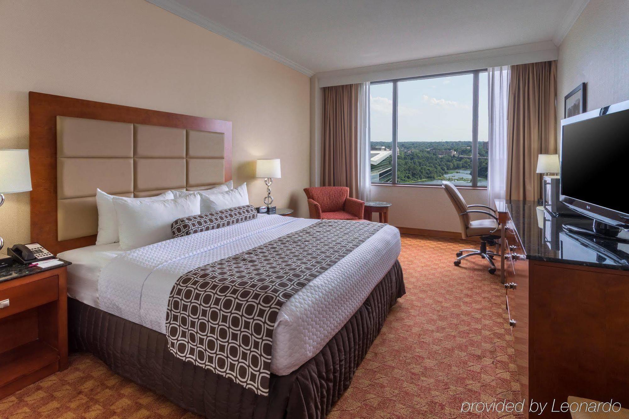 Delta Hotels By Marriott Richmond Downtown Esterno foto