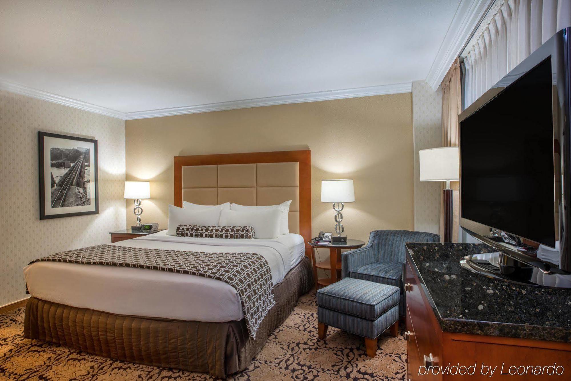 Delta Hotels By Marriott Richmond Downtown Esterno foto