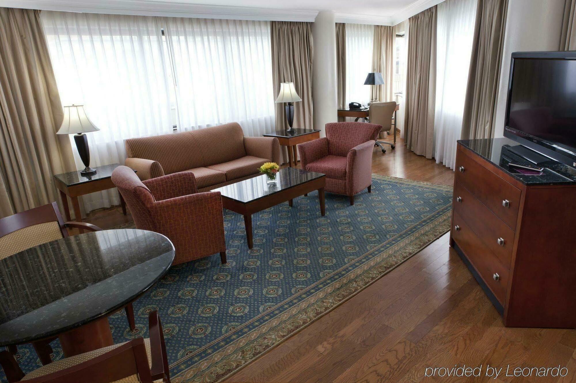 Delta Hotels By Marriott Richmond Downtown Esterno foto